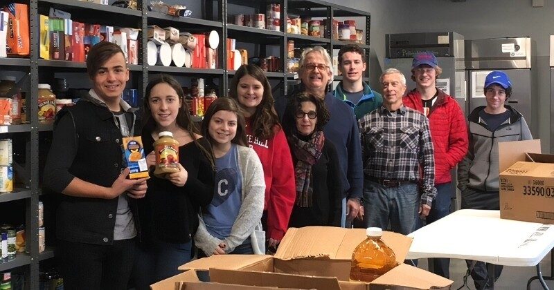 confirmation students helping at a food pantry